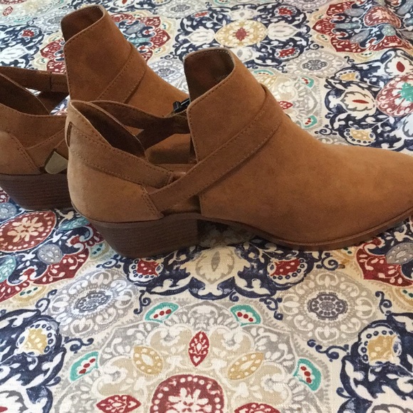 Time Tru 7 1/2W Brown Suede Boots Buckle Heel - Picture 4 of 7